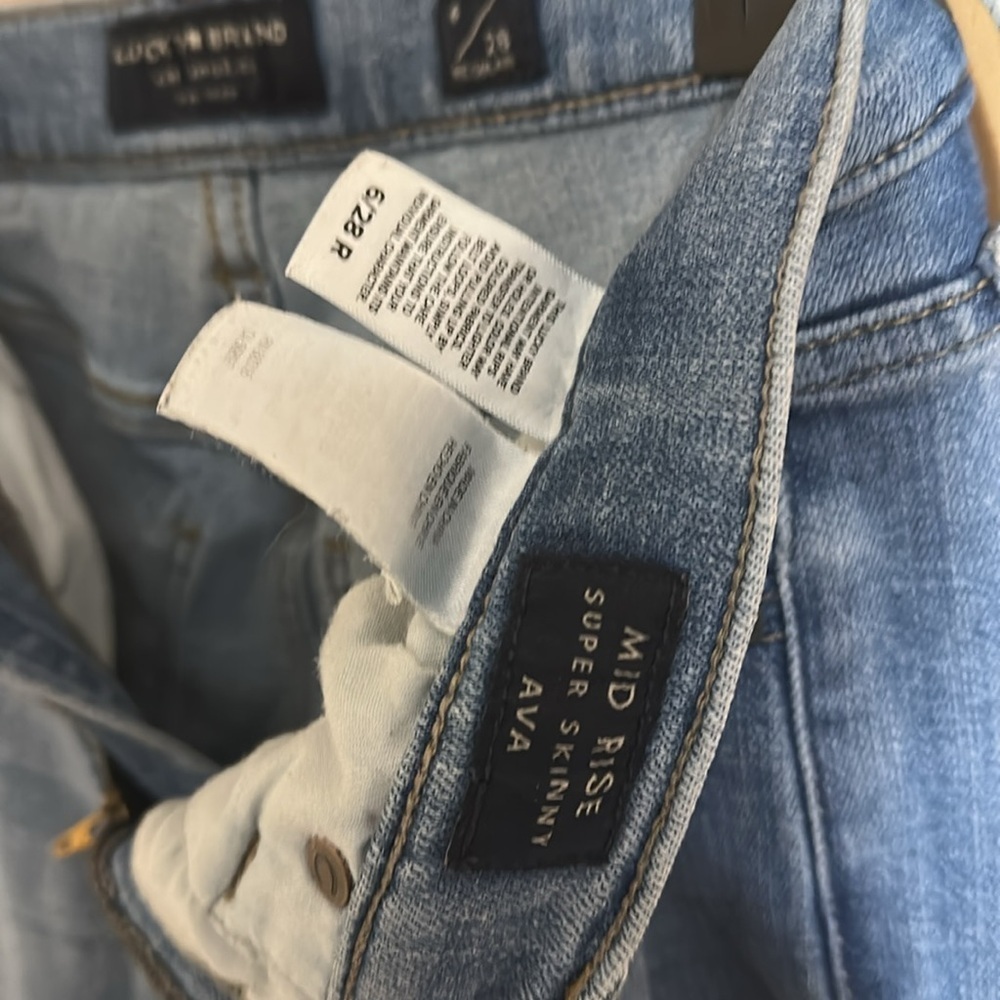 Lucky Brand Ava Mid Rise Super Skinny light wash - Picture 6 of 6
